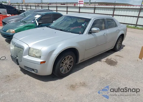 2010 Chrysler 300 Touring/Signature Series/Executive Series from USA, damaged, VIN 2C3CA5CV6AH297226